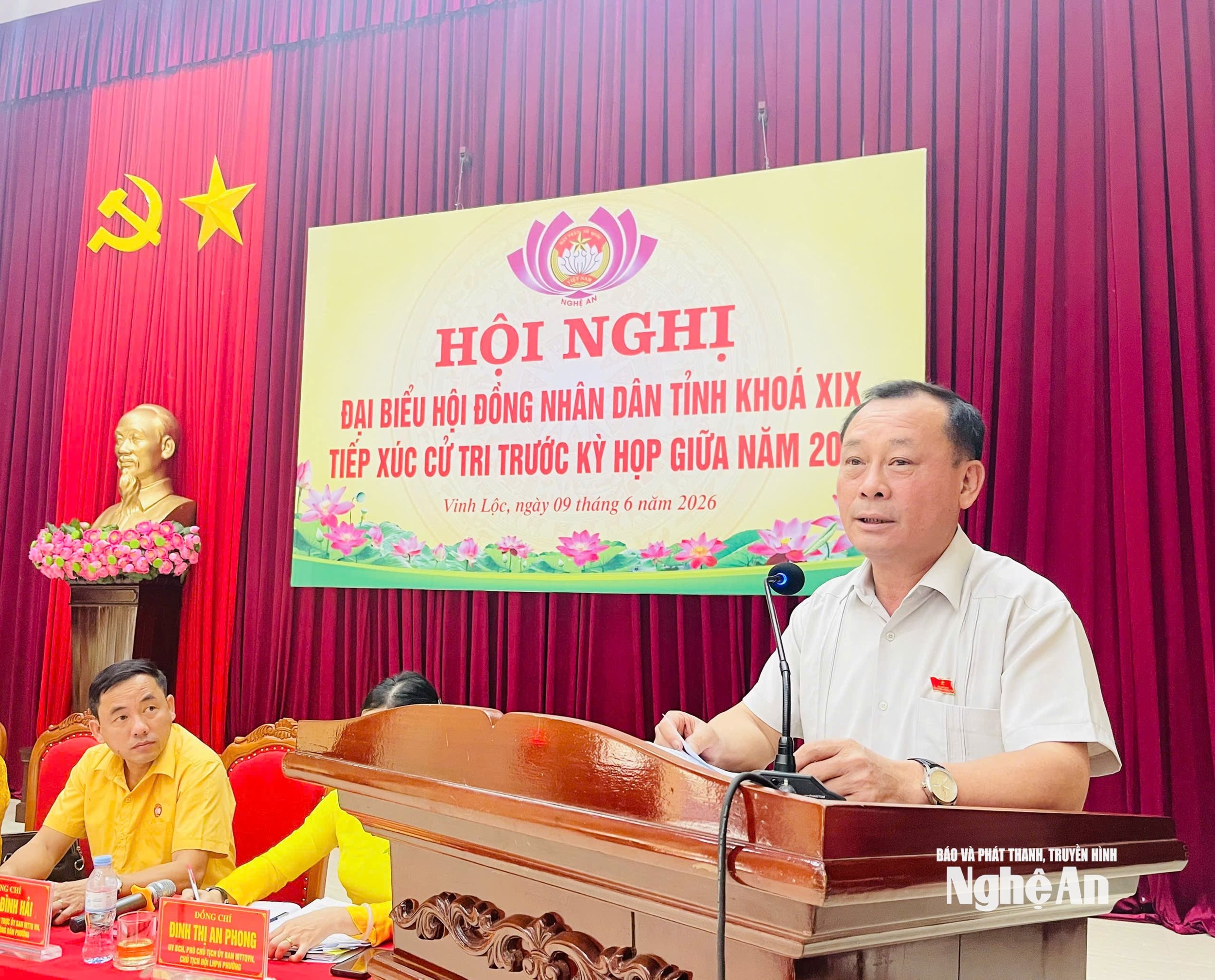 bna_dong-chi-phan-duc-dong-giai-dap-phat-bieu-tai-buoi-tiep-xuc.jpg