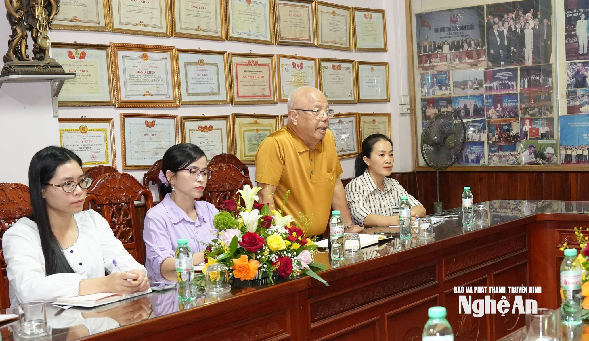 bna_ong-truong-van-hien-chu-tich-hdqt-tong-giam-doc-tong-cty-cp-vat-tu-nong-nghiep-nghe-an-bao-cao-doan-khao-sat.-anh-nguyen-toan.jpg
