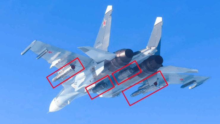Su-30SM2 có khả năng mang tải trọng vũ khí lớn, bao gồm các loại tên lửa hành trình và tên lửa đối không tầm xa.
