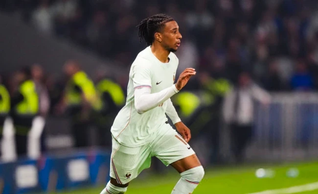 Olise lập hatrick bàn thắng.