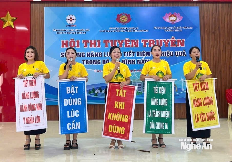 Phần thi chào hỏi của đội 1