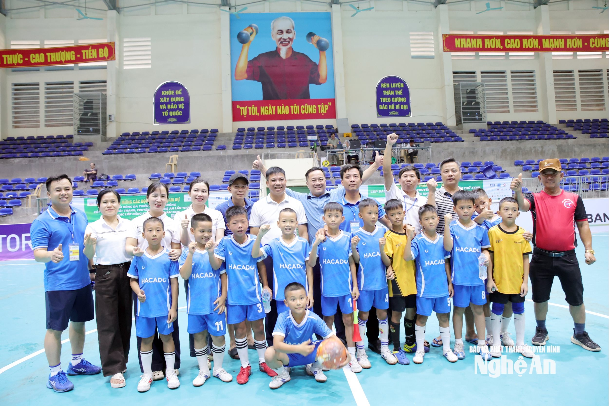 NƯỚC MẮT TRÊN SÂN CỎ TRƯỜNG VINH 7