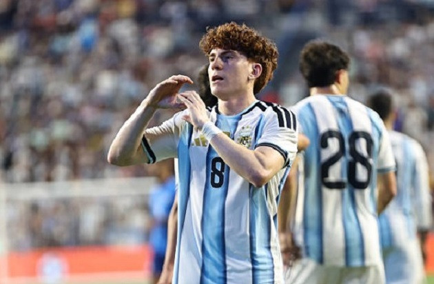 Các cầu thủ trẻ của đội tuyển Argentina trong trận đấu với Iceland tại Alabama