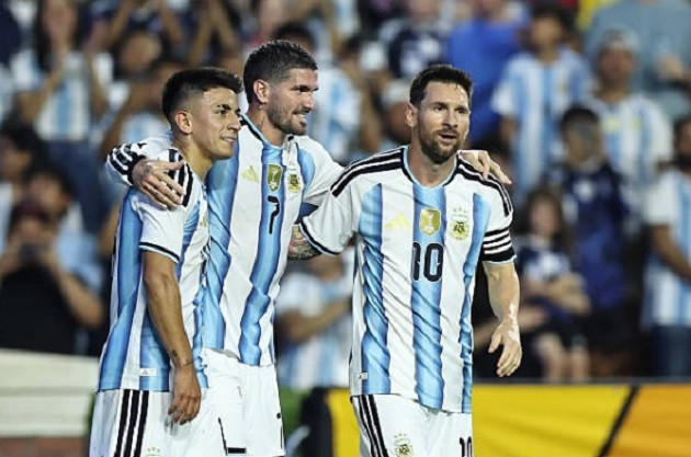 Lionel Messi ăn mừng trong trận giao hữu giữa Argentina và Iceland