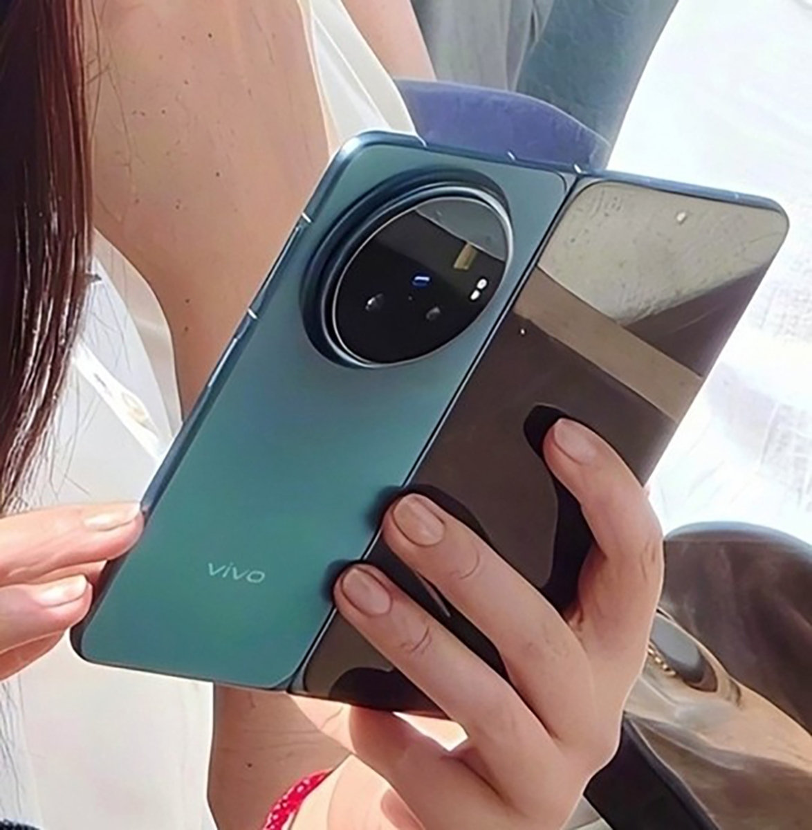 Hình ảnh thực tế bị rò rỉ trước đó của vivo X Fold6
