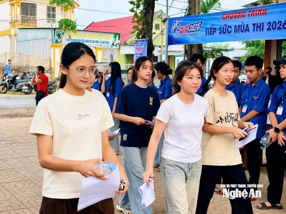 Thí sinh tại điểm thi Trường THPT Cờ Đỏ. Ảnh - Minh Thái
