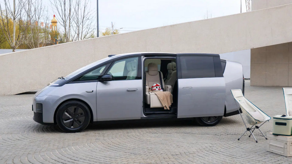 Không gian nội thất và hàng ghế thứ ba linh hoạt trên Li Auto MEGA Home
