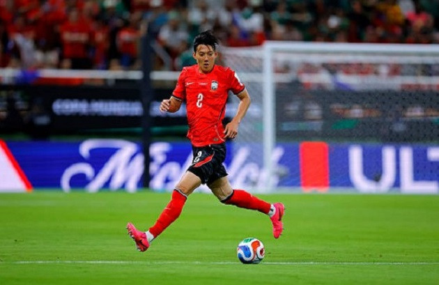Lee Han-beom bọc lót tốt cho các đồng đội
