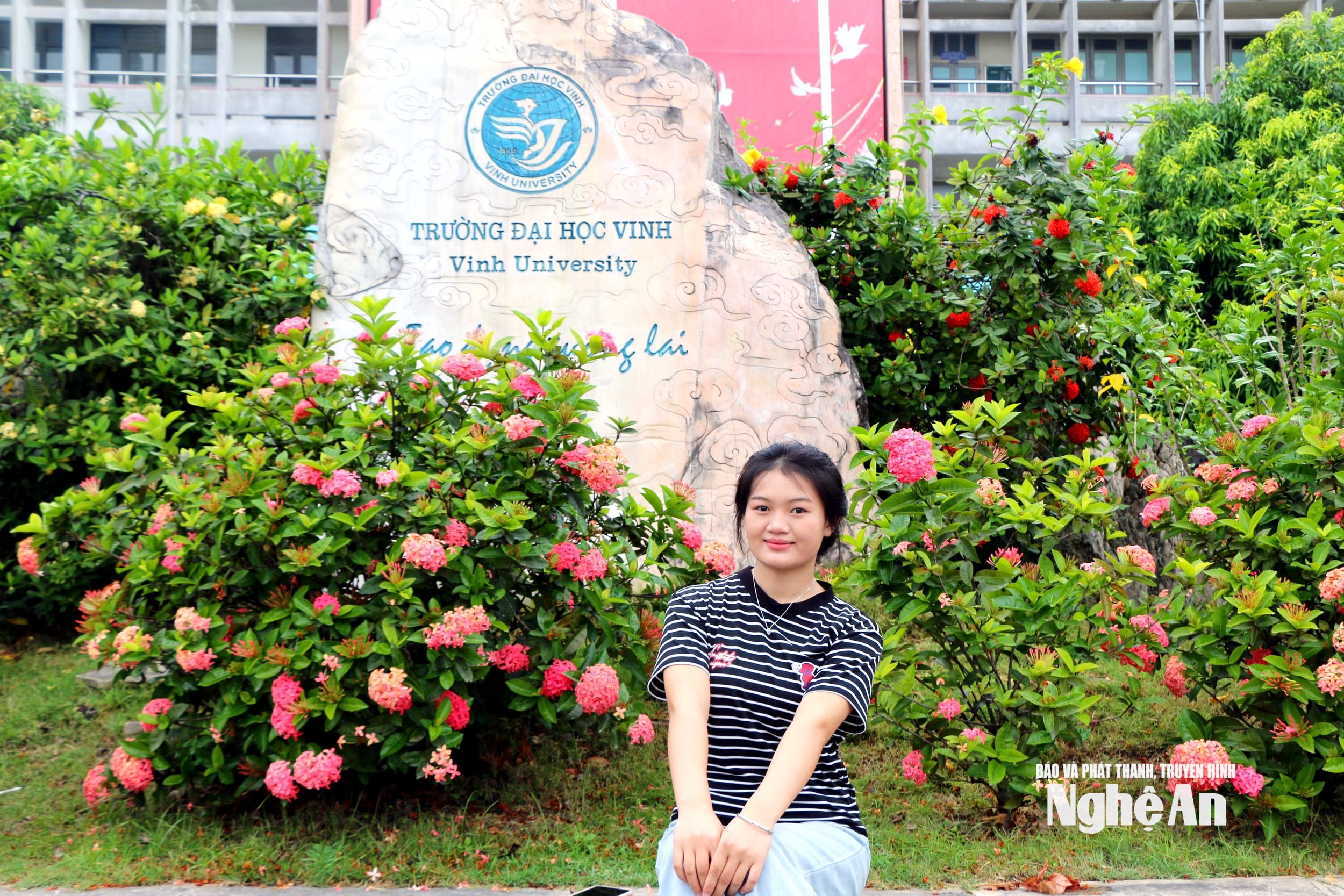 Xeo Thị Hoa hiện đang học năm thứ hai ngành Giáo dục Mầm non trường Sư Phạm ( Đại học Vinh). Ảnh KL