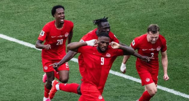 Canada giành điểm đầu tiên trong lịch sử World Cup.
