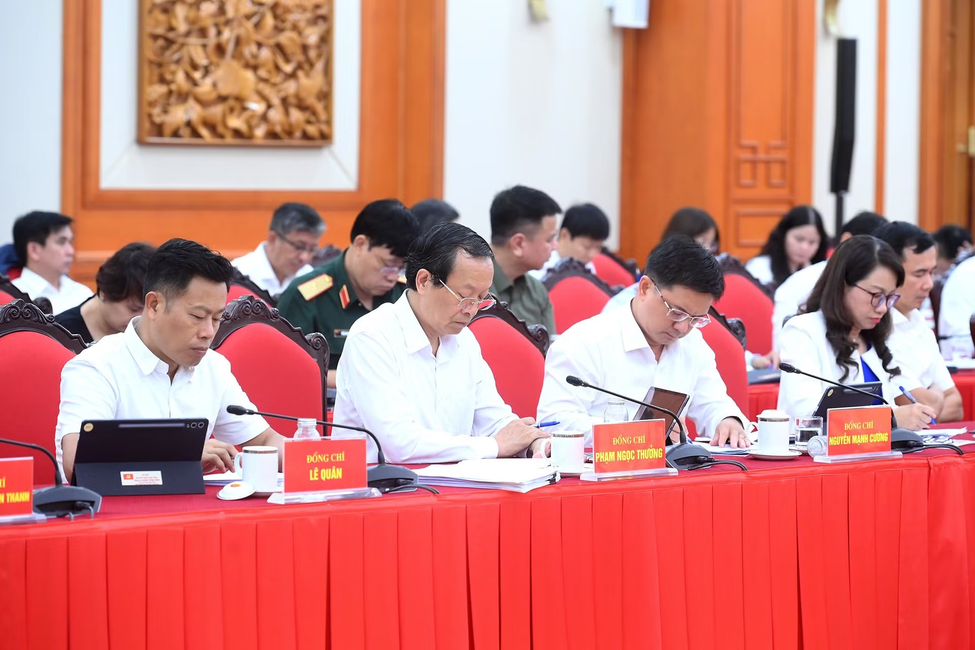 Các đại biểu tham dự cuộc làm việc. a8-bnd-7083.jpg
