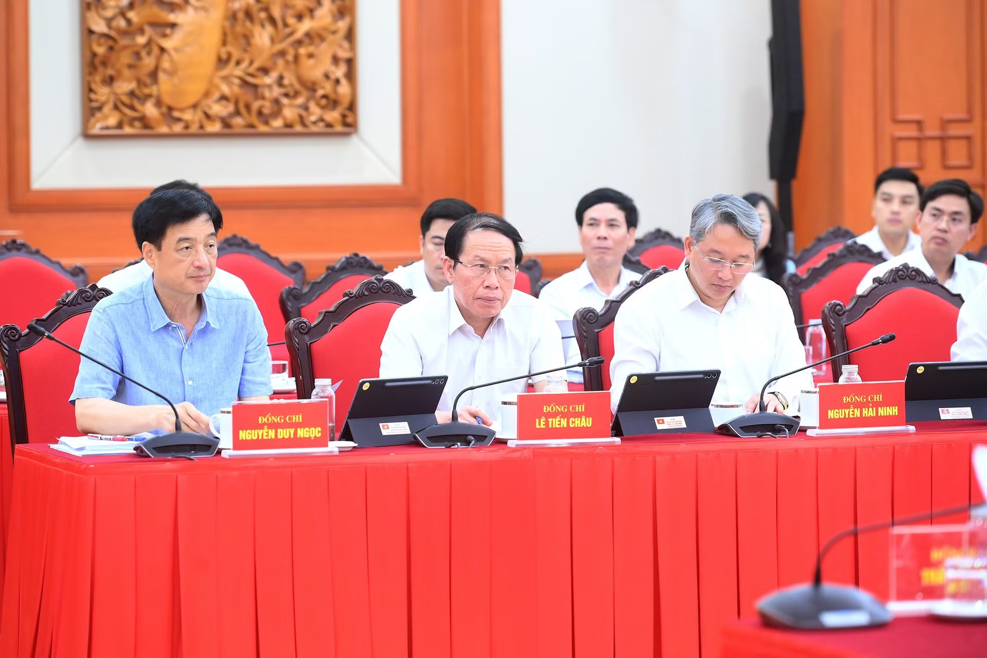 Các đồng chí lãnh đạo và các đại biểu tham dự cuộc làm việc. a4-bnd-7069.jpg