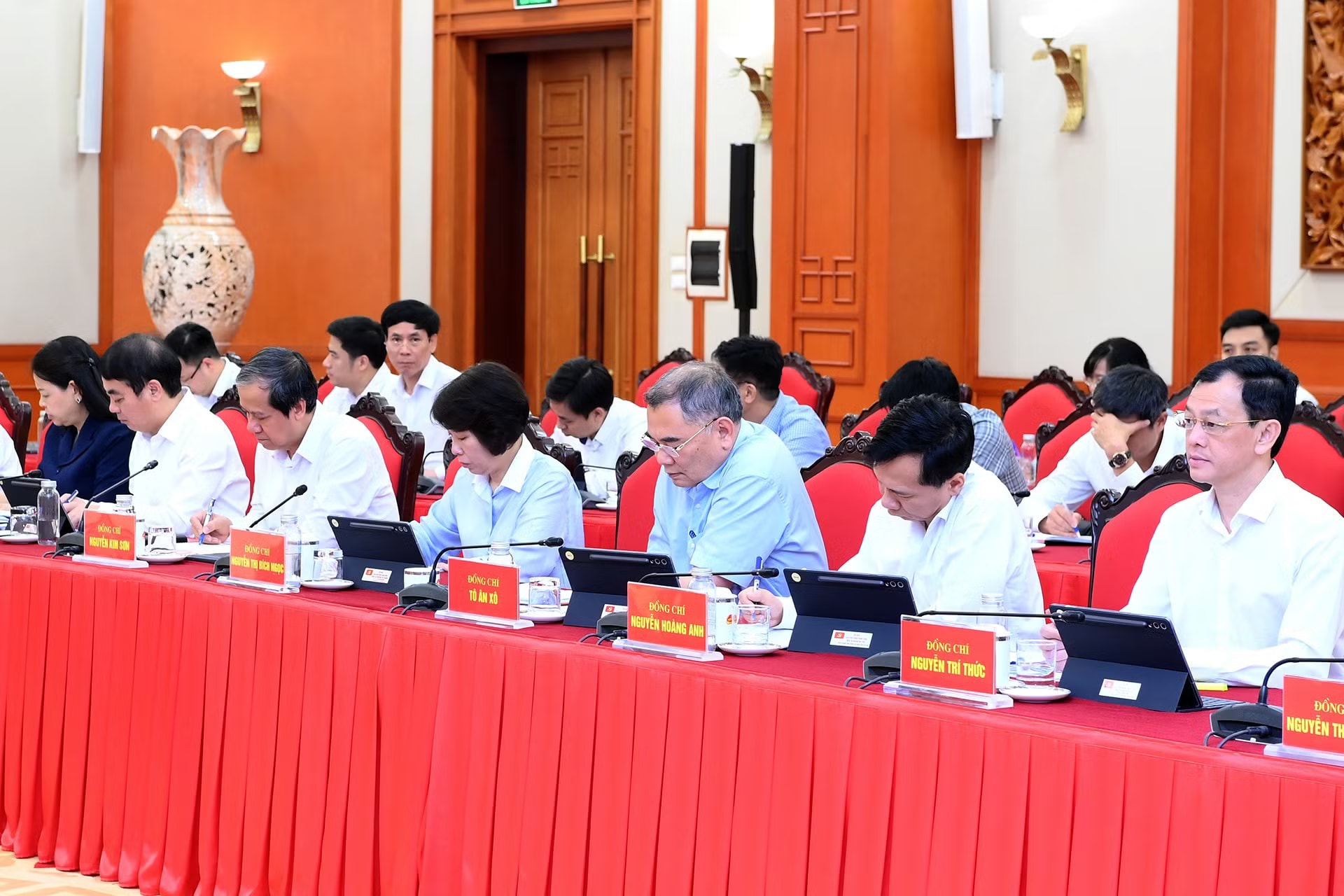 Các đại biểu tham dự cuộc làm việc. a6-bnd-6991.jpg