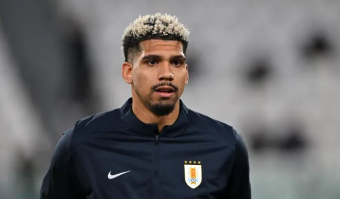 Araujo phải trở lại Barca vì chấn thương.