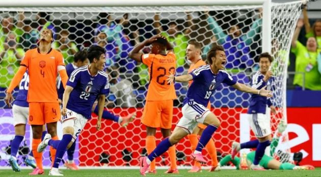 Hà Lan gây thất vọng khi chia điểm với Nhật Bản.