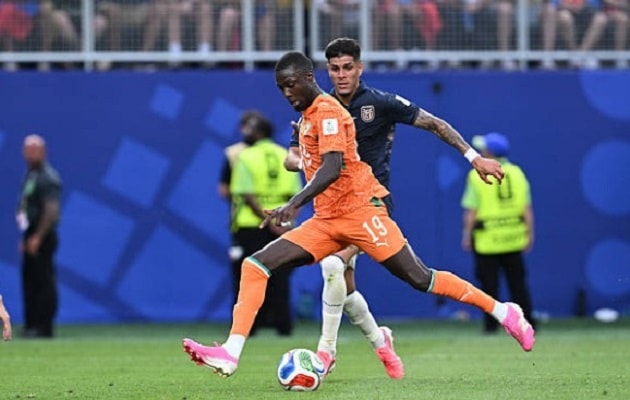 Nicolas Pepe nỗ lực kết nối lối chơi