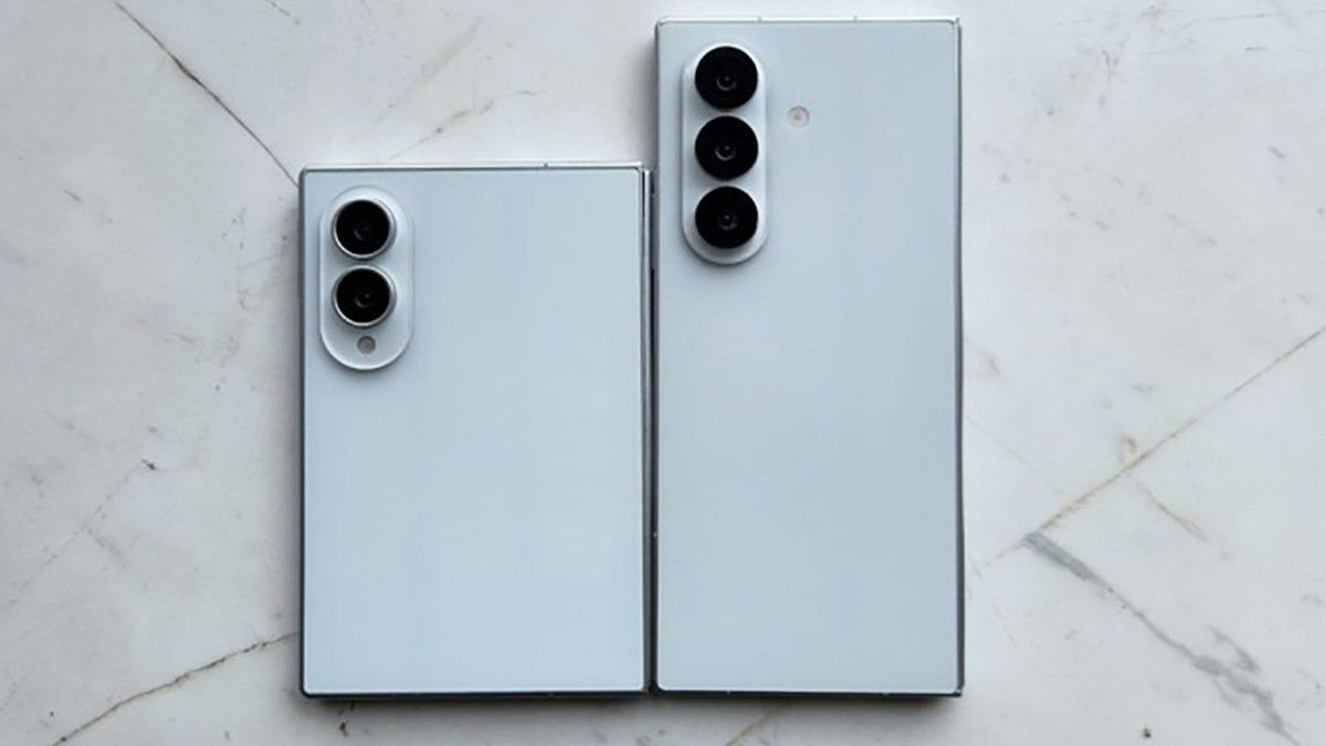 Hình ảnh mô hình Z Fold8 tiêu chuẩn và Z Fold8 Ultra rò rỉ trước đây