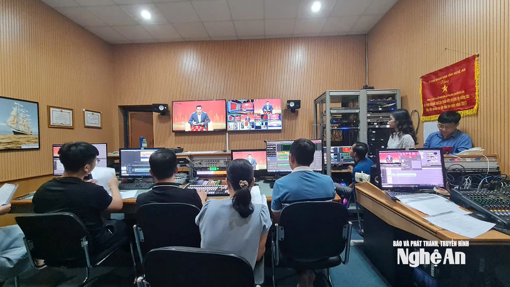 Cầu truyền hình sáp nhập