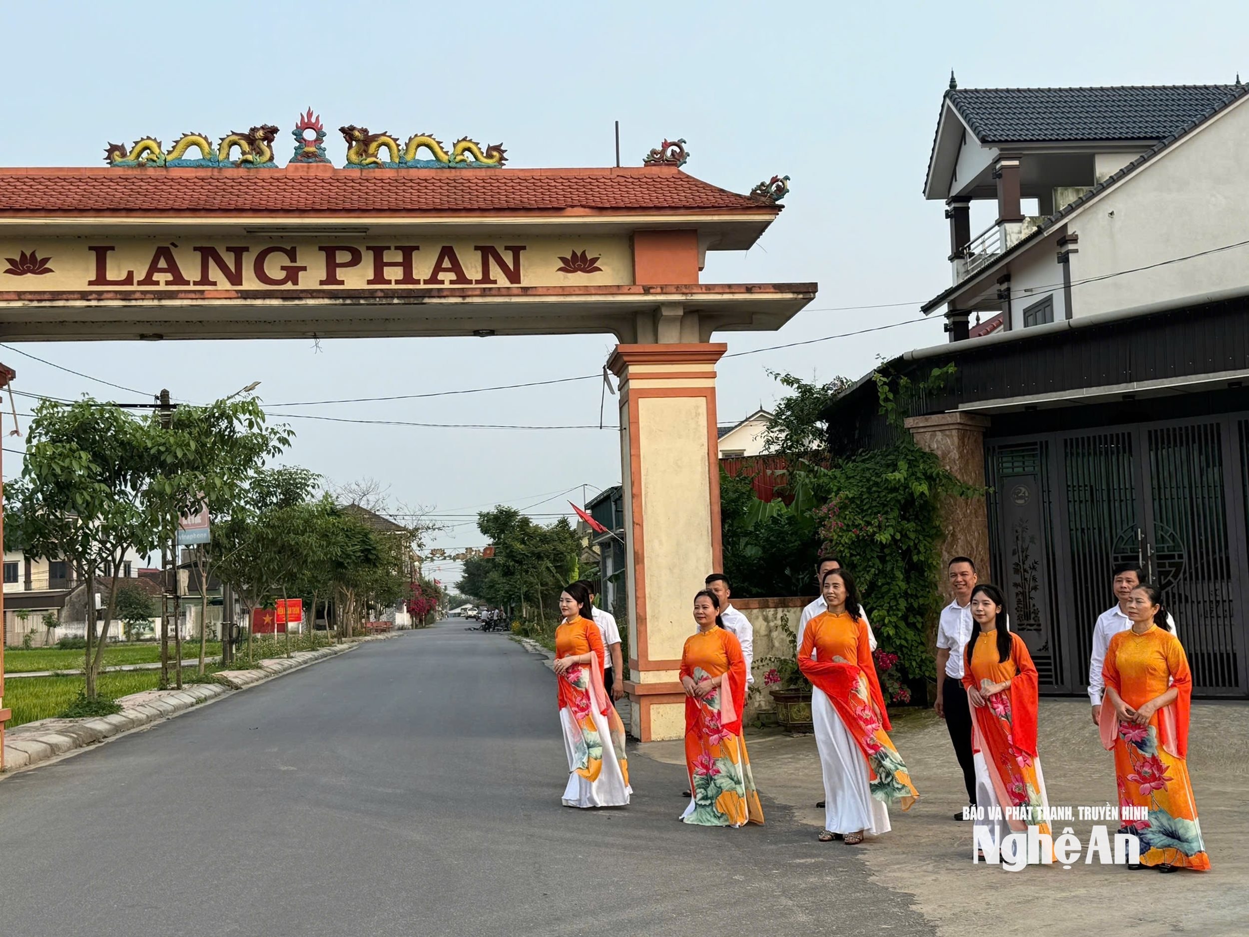 Đội văn nghệ của Làng Phan được duy trì và tiếp nối qua nhiều thế hệ. Ảnh Thanh Nga