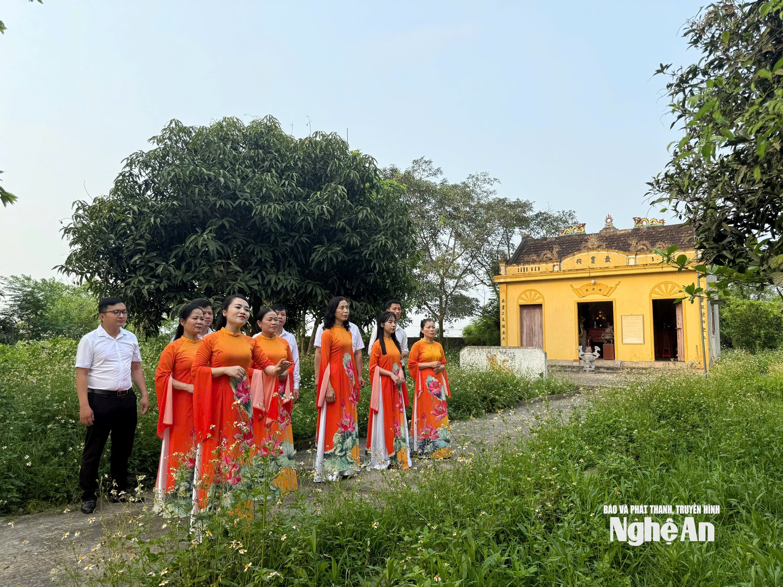 Đội văn nghệ của Làng Phan được duy trì và tiếp nối qua nhiều thế hệ. Ảnh Thanh Nga2