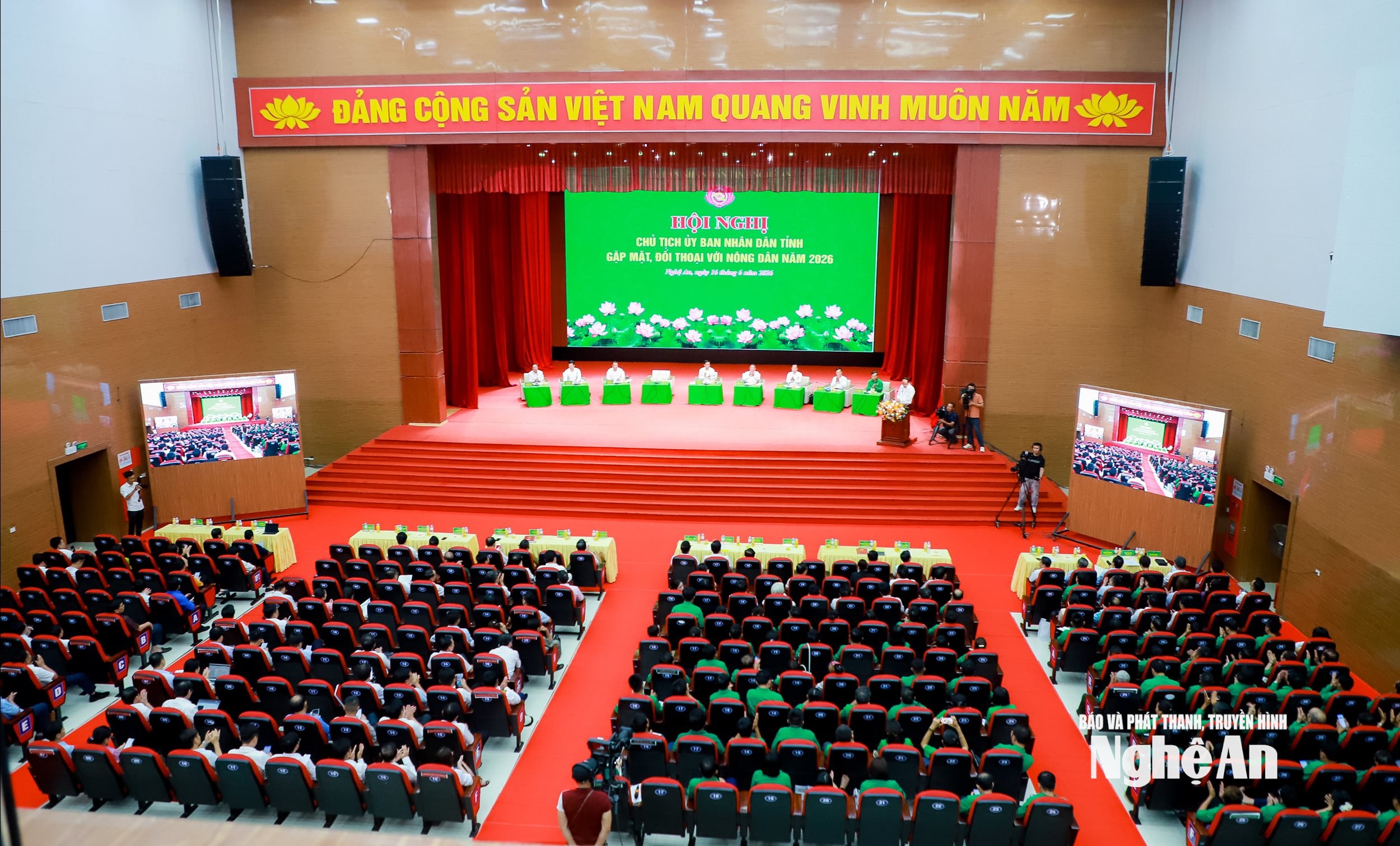 Chủ tịch UBND tỉnh Nghệ An Võ Trọng Hải gặp mặt, đối thoại với nông dân
