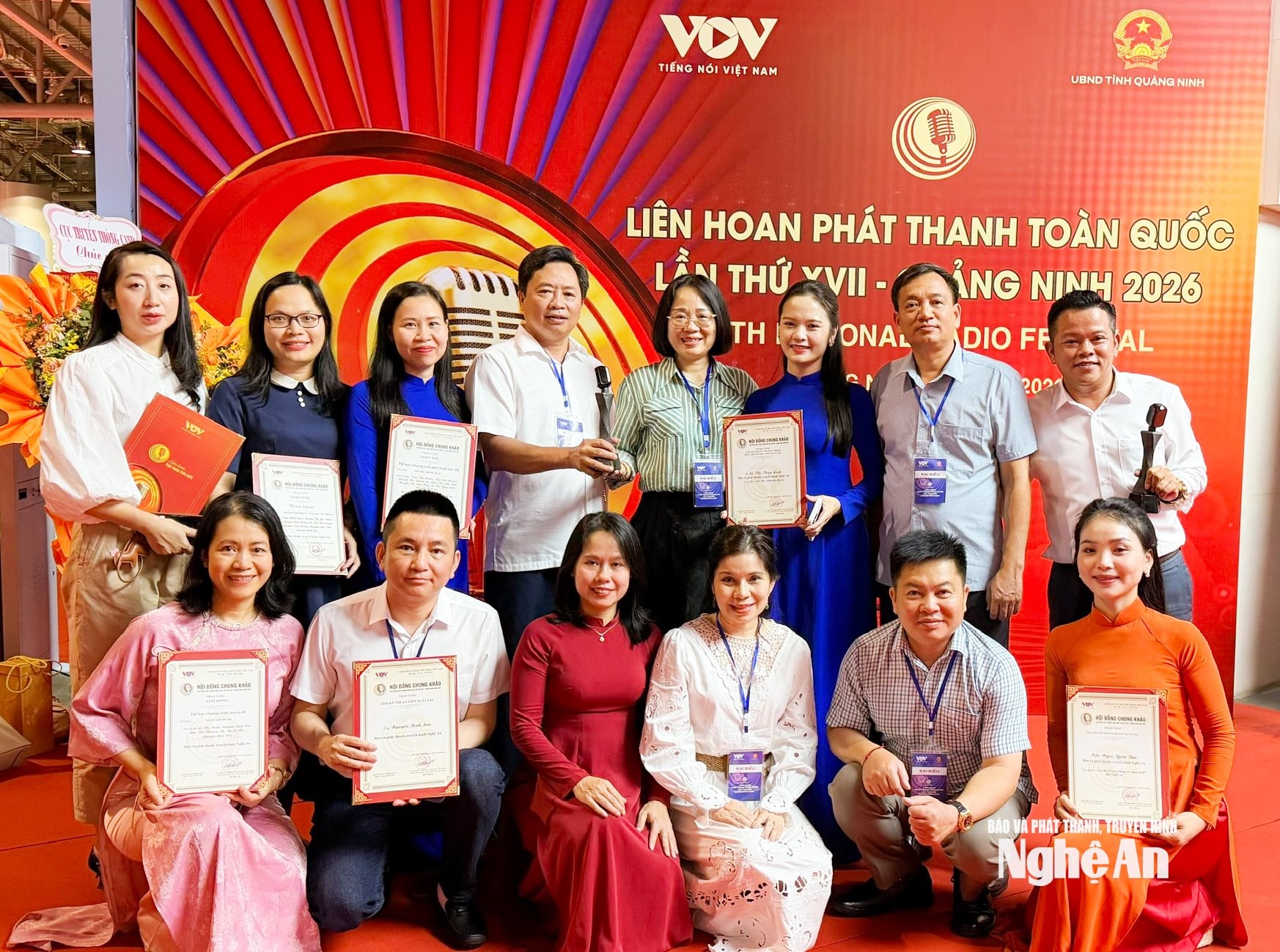 Lãnh đạo và các tác giả đạt giải tại Liên hoan