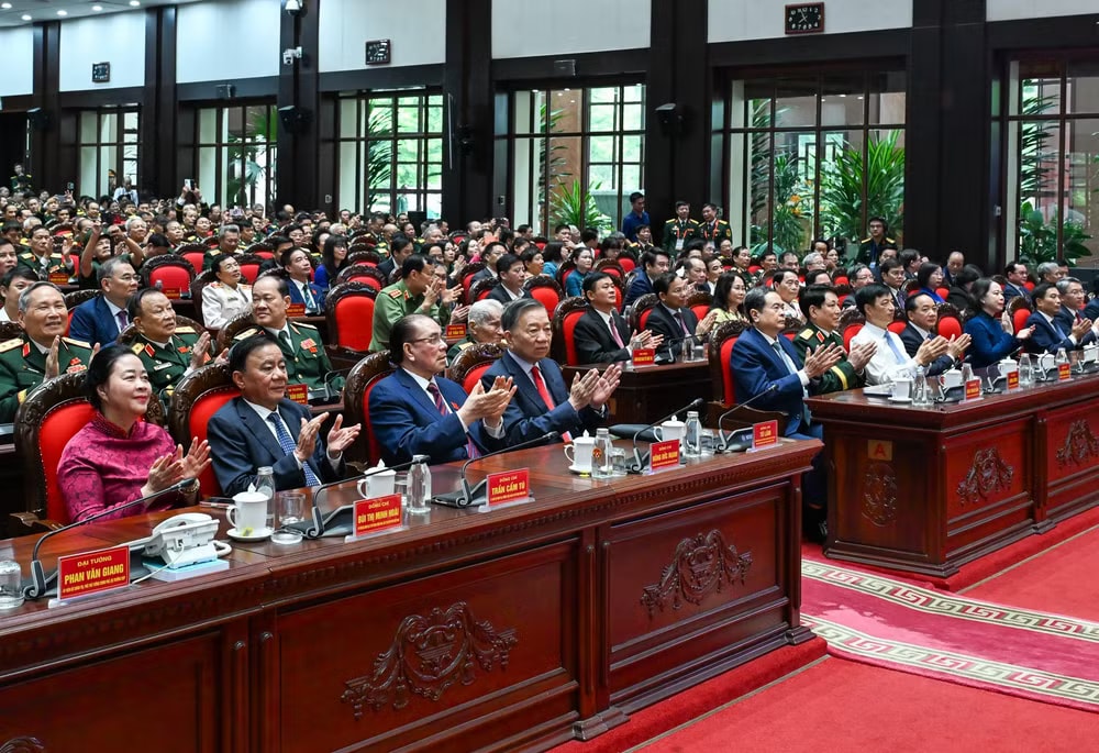 Các đồng chí lãnh đạo Đảng, Nhà nước, nguyên lãnh đạo Đảng, Nhà nước tham dự Đại hội. bnd-5600-1.jpg