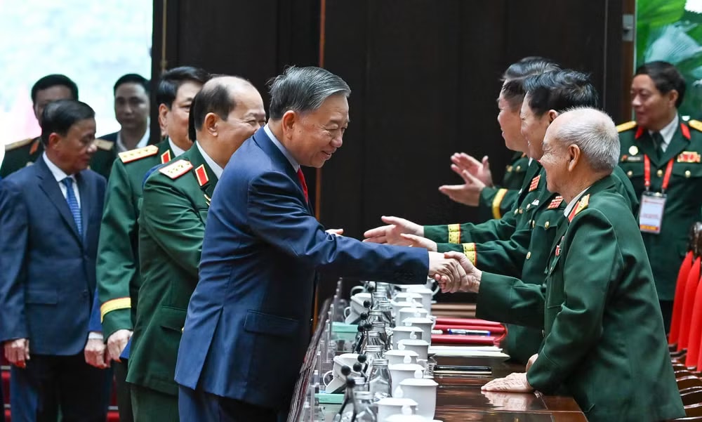 Tổng Bí thư, Chủ tịch nước Tô Lâm chúc mừng các đại biểu về dự Đại hội. bnd-5560-1.jpg