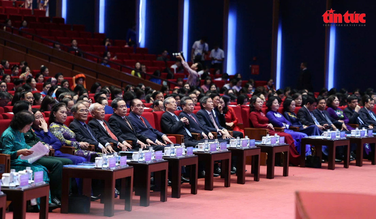 Các đồng chí lãnh đạo Đảng, Nhà nước, cùng các đại biểu tham dự phiên trọng thể Đại hội. Nguồn TTXVN