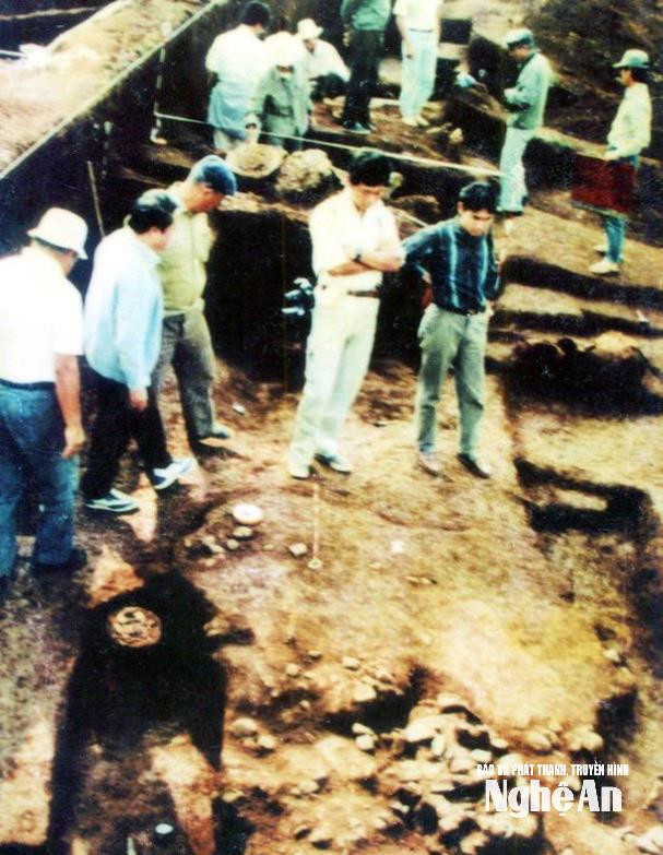 cong-truong-khai-quat-khu-di-chi-khao-co-lang-vac-1990.-anh-tu-lieu(1).jpeg