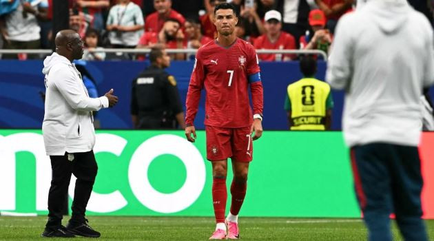 Ronaldo gây thất vọng trong trận hoà của Bồ Đào Nha.