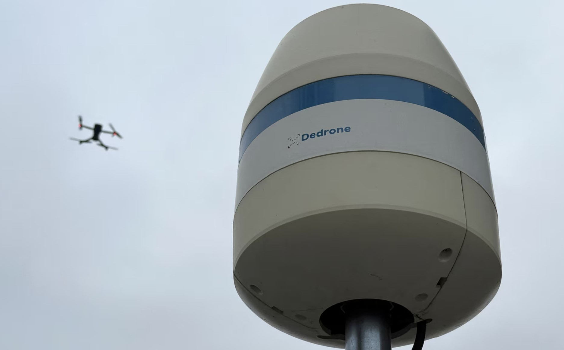 Công nghệ chống drone Dedrone Drone bay ngang qua cảm biến tần số vô tuyến của Dedrone tại thành phố Kassel, Đức
