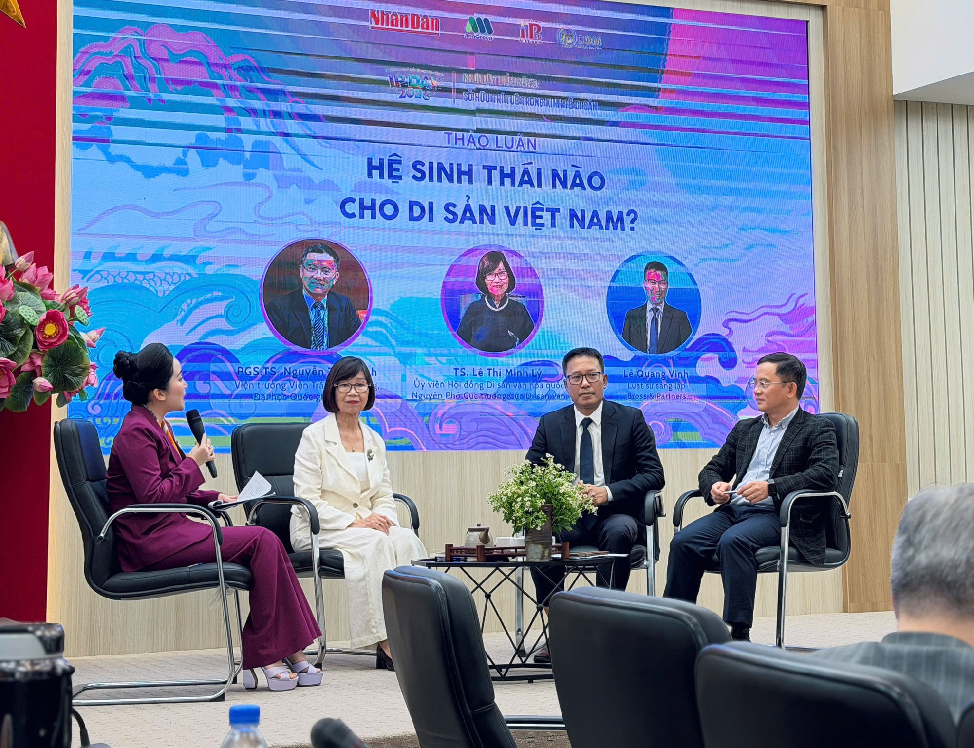 Phiên thảo luận bàn tròn Hệ sinh thái nào cho di sản Việt Nam
