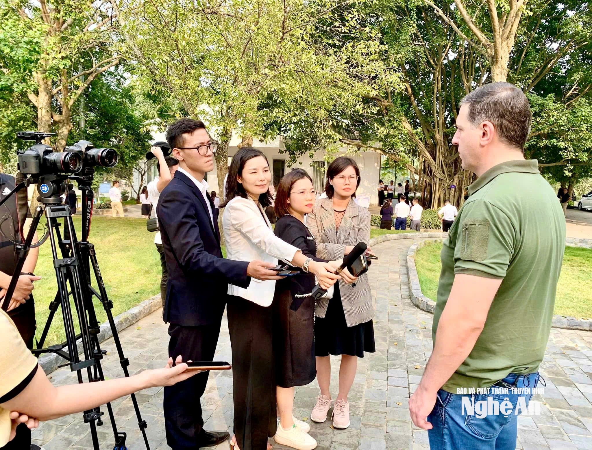 ẢNH H TÁC NGHIỆP