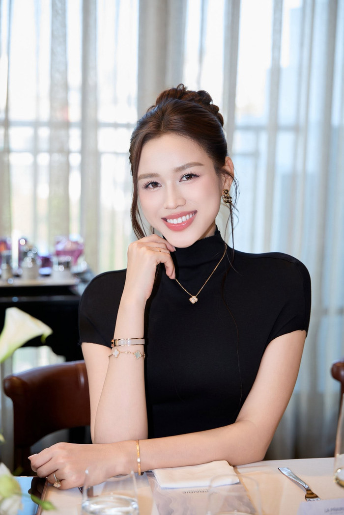 Hoa hậu Đỗ Thị Hà hiện đang có cuộc sống viên mãn bên gia đình.