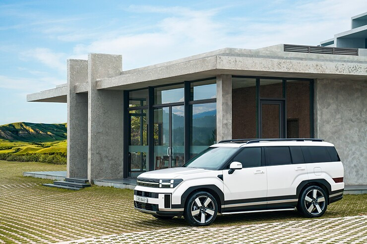 Hyundai Santa Fe 2026 sở hữu ngoại hình vuông vức và bề thế