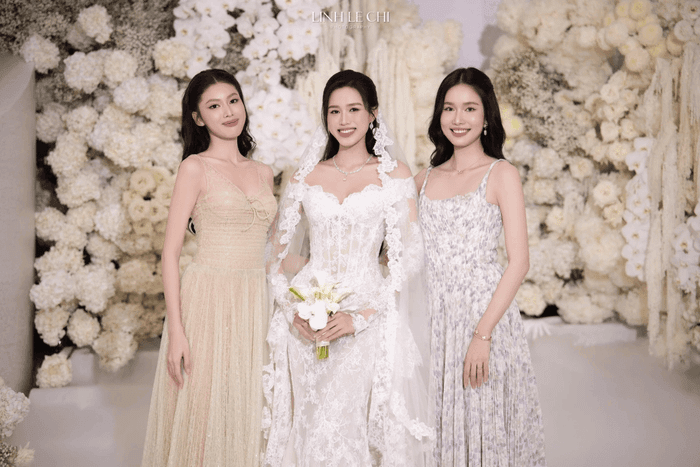 Á hậu Phương Anh và Ngọc Thảo trong một sự kiện quan trọng của Đỗ Thị Hà.