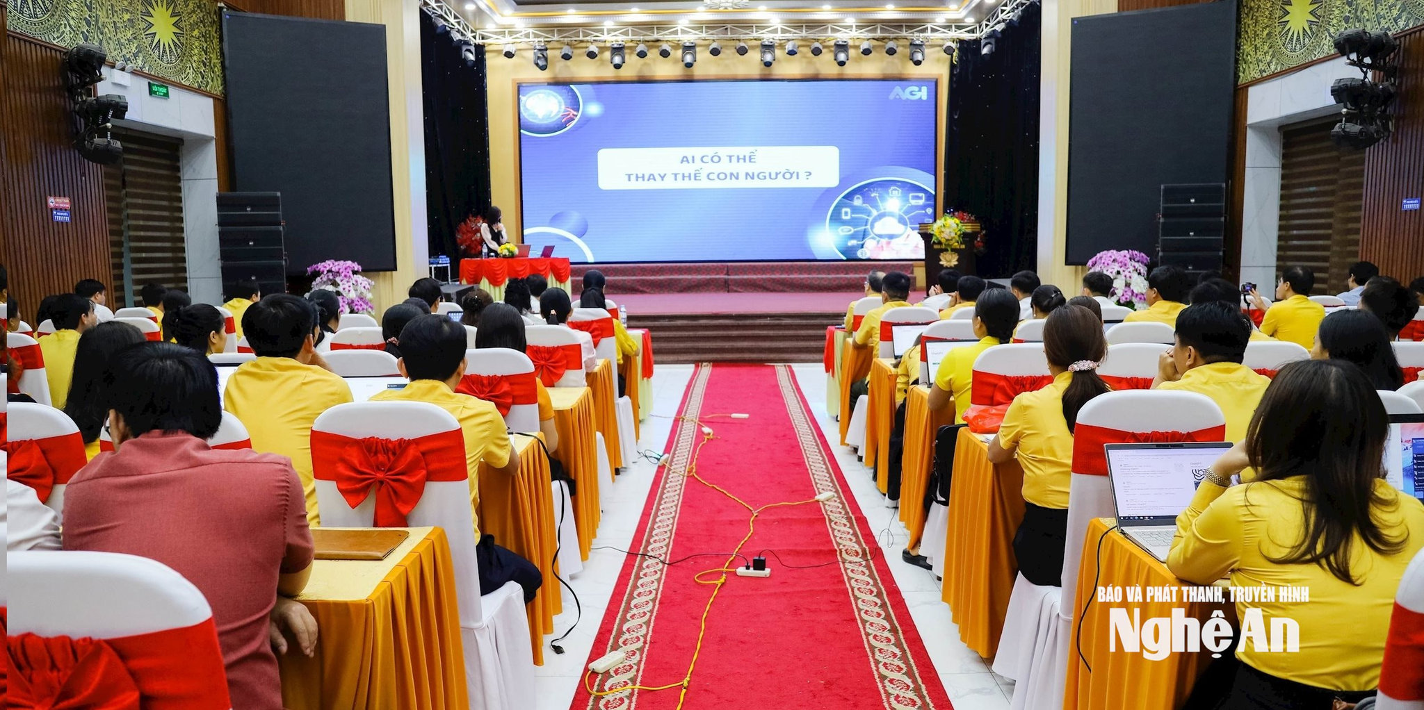 Thường trực Ủy ban MTTQ Việt Nam tỉnh Nghệ An tổ chức Hội nghị tập huấn công tác chuyển đổi số cho đội ngũ cán bộ, công chức trong hệ thống Mặt trận các cấp.