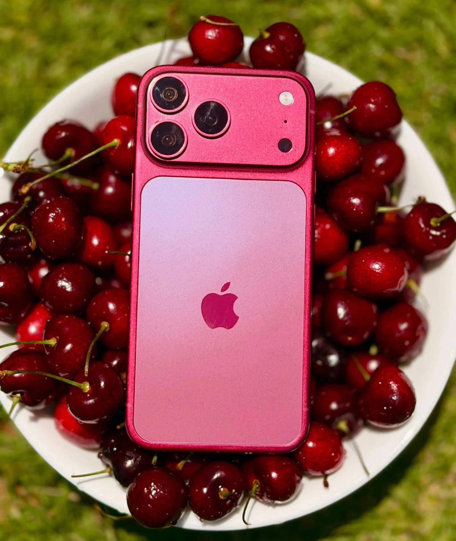 iPhone 18 Pro Max với màu Dark Cherry