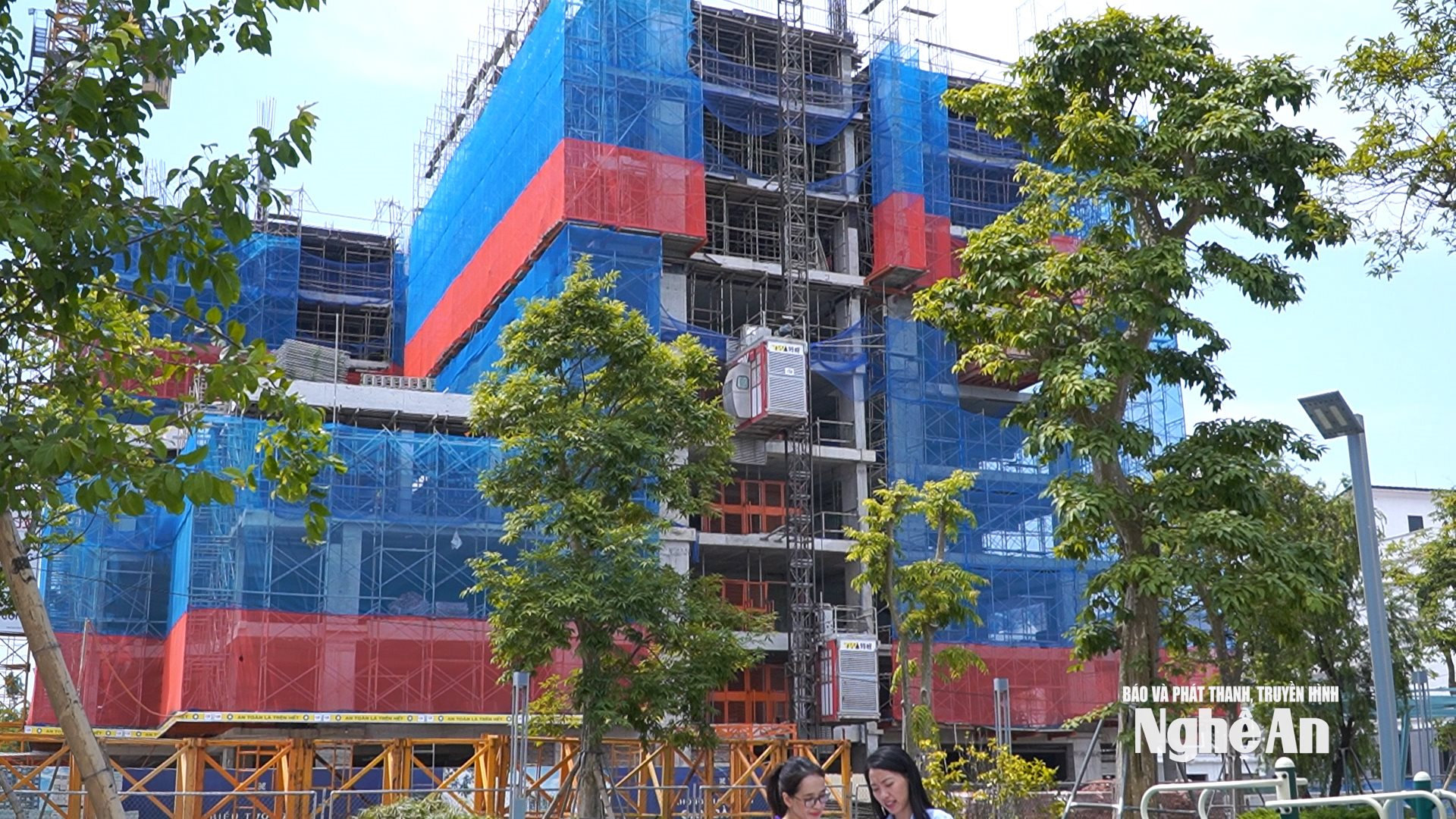 Nhiều tòa chung cư đang được triển khai tại các dự án