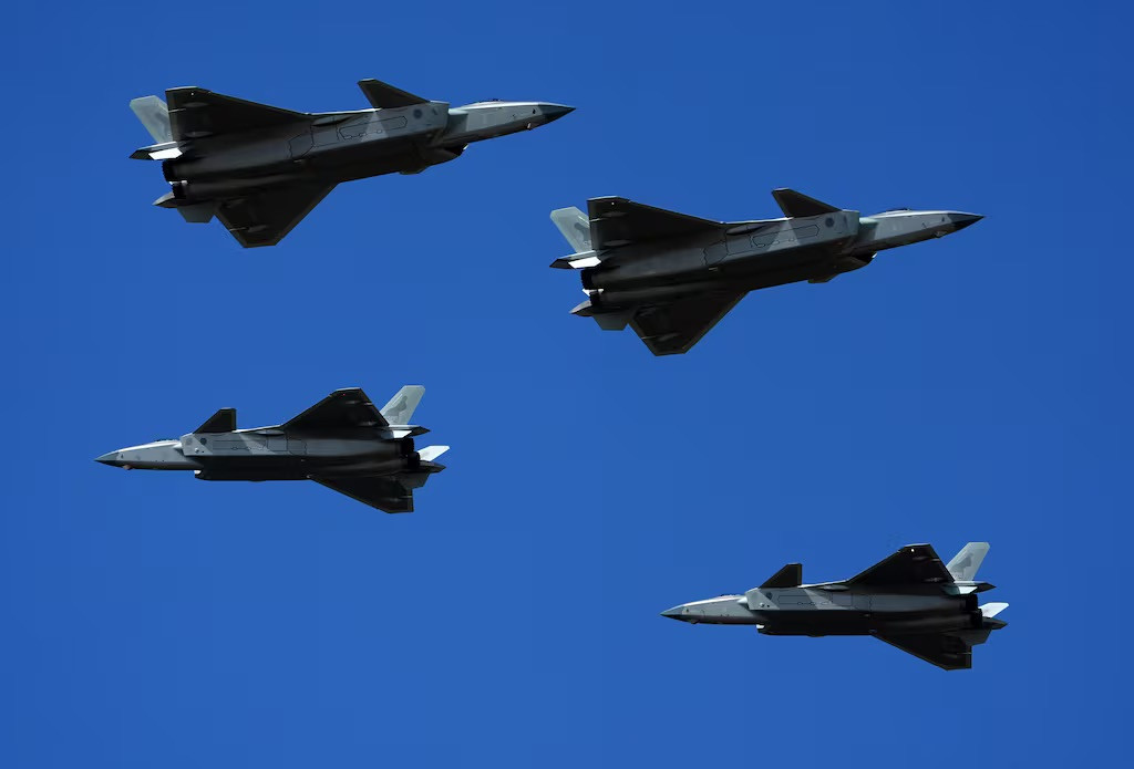 Tiêm kích J-20 trình diễn tại triển lãm hàng không