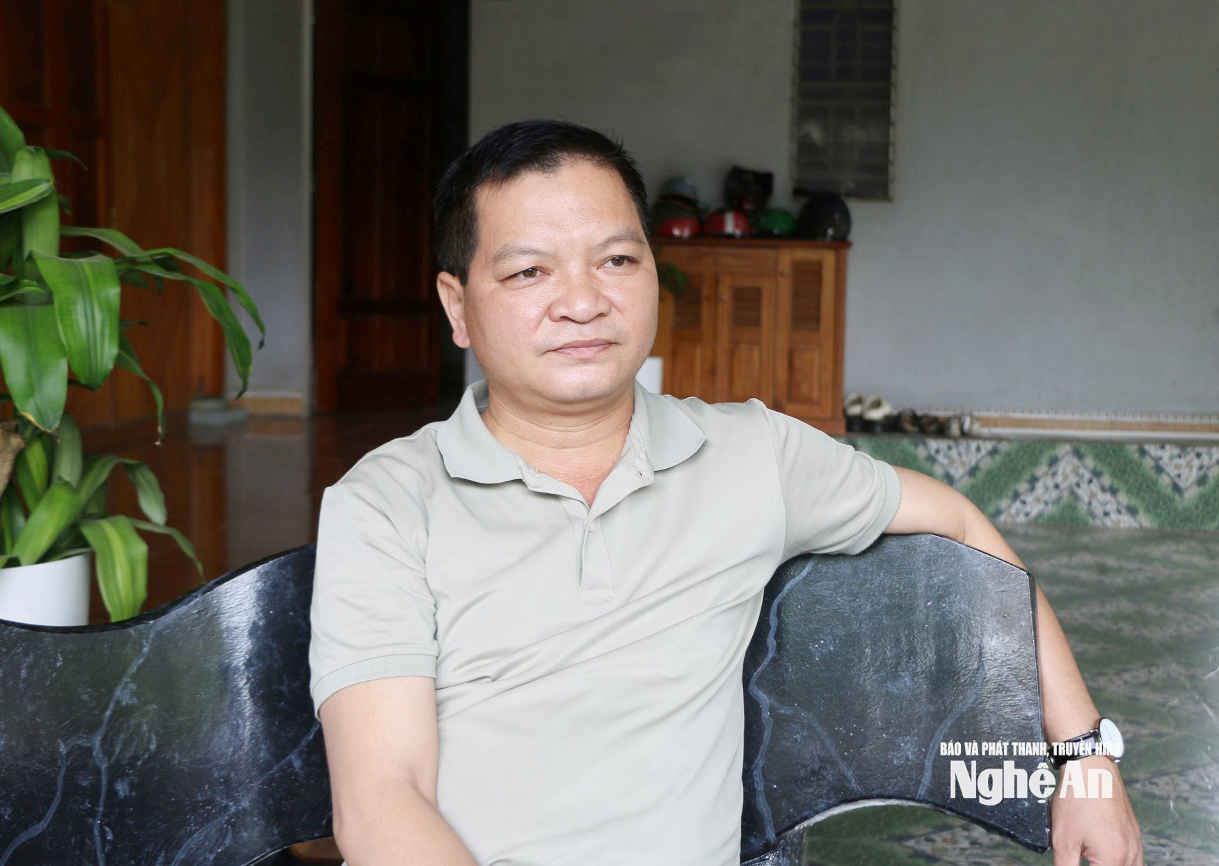 Bí thư chi bộ kiêm Trưởng bản Kha Văn Nam