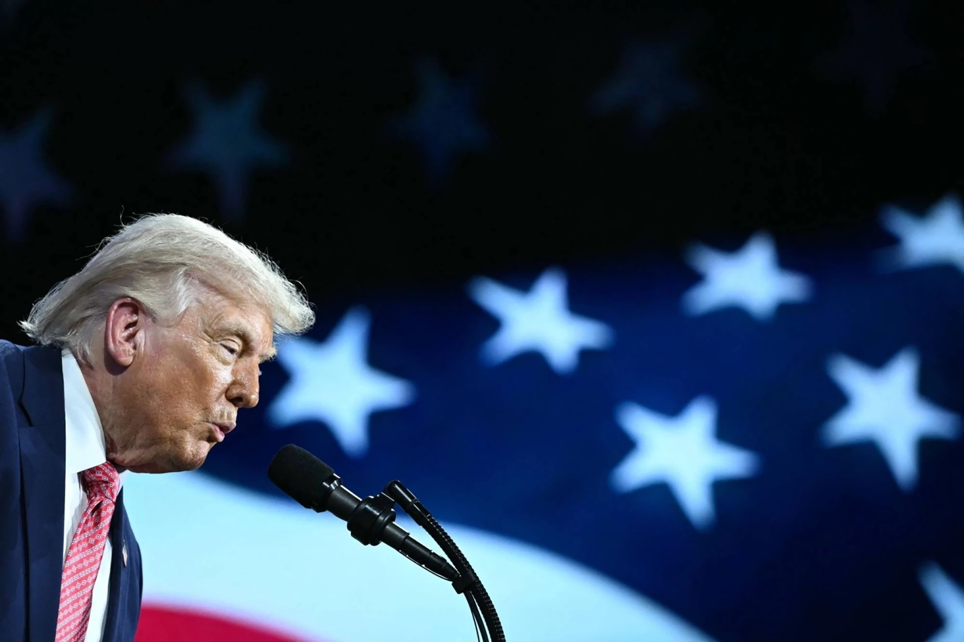 Tổng thống Mỹ Donald Trump phát biểu tại Hội nghị Thượng đỉnh Sáng kiến Đầu tư Tương lai ở Miami, tháng 3-2026. AFP-JIJI