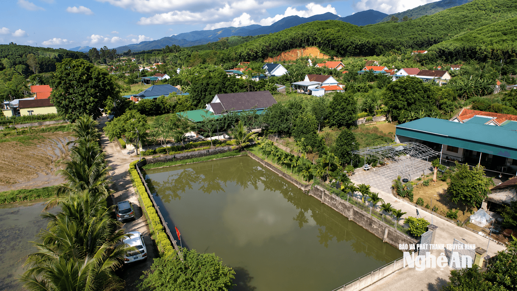 Xây dựng nông thôn mới văn minh. Ảnh Hoàng Việt Anh