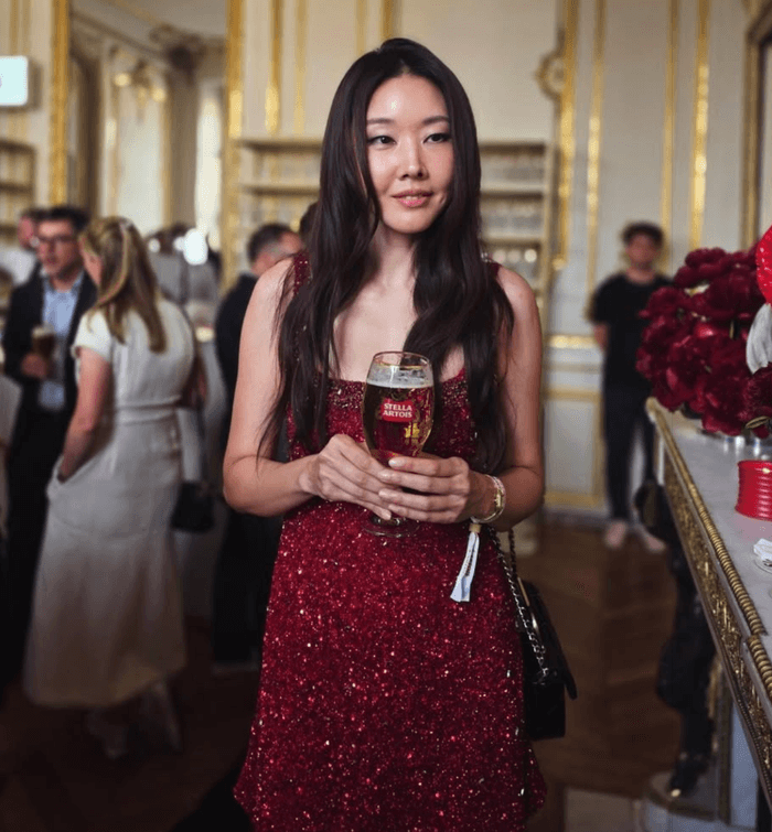 Vẻ ngoài cá tính và thanh lịch của Han Hye Jin.