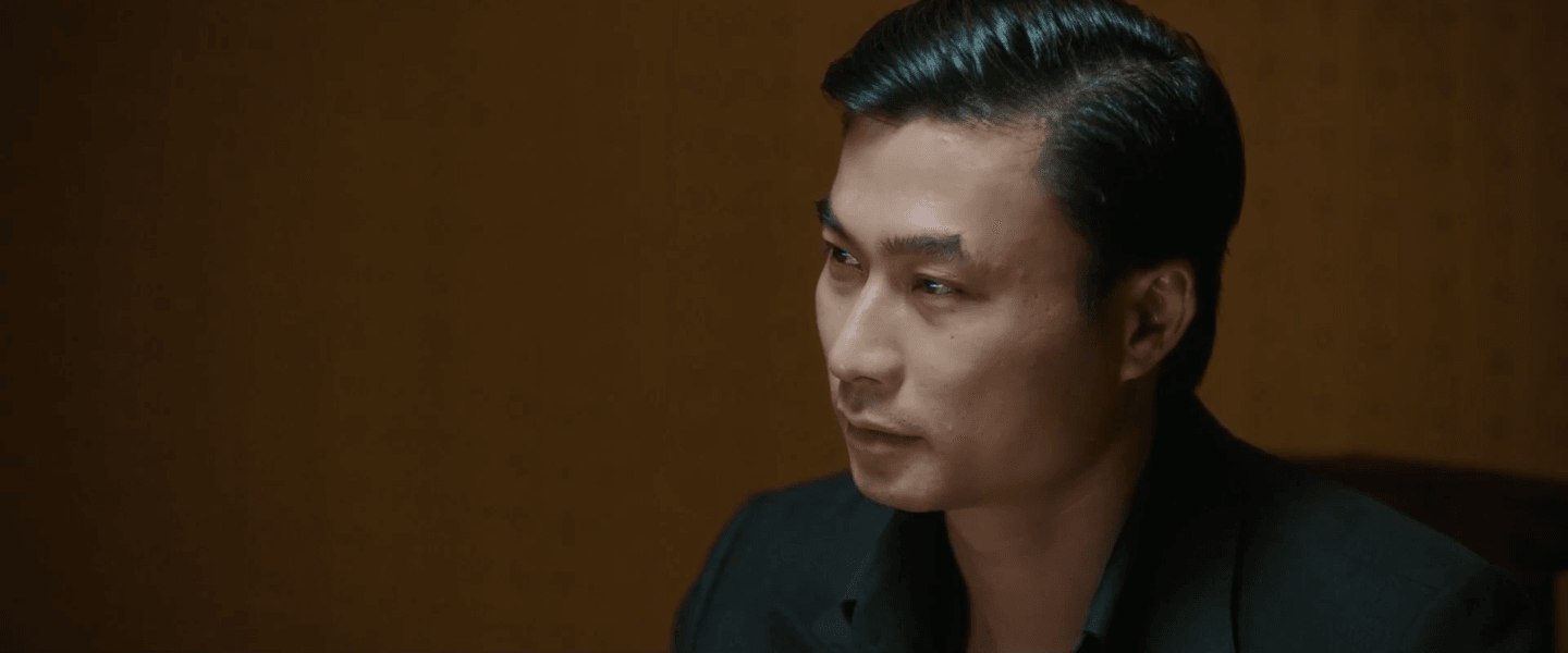 Cương đen khôn khéo đối đáp với cán bộ Tân trong phòng tra khảo