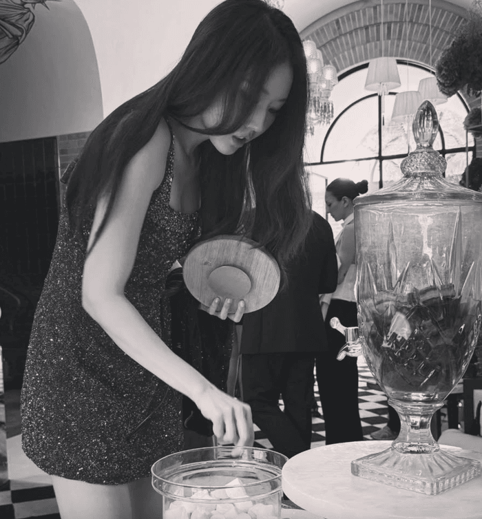 Han Hye Jin khoe vóc dáng chuẩn siêu mẫu tại sự kiện quốc tế.