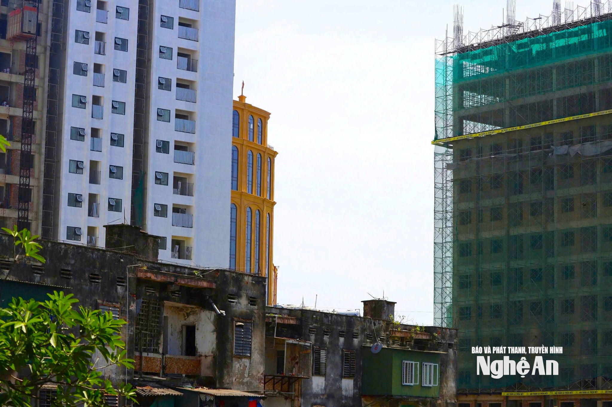 người dân chung cư Quang Trung chuyển nhà Ảnh Diệp Thanhgen-h-z7982122126694_88867dacb1ffda10f3f817a05a679783