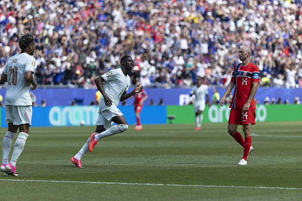 Dembele bùng nổ với hat-trick. Ảnh: Getty Images.