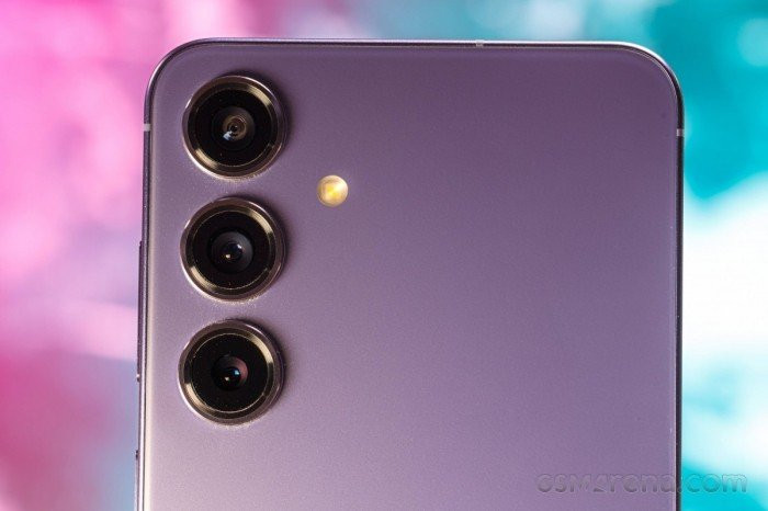 Hệ thống camera ba ống kính và khả năng sạc nhanh của Galaxy S24 Plus